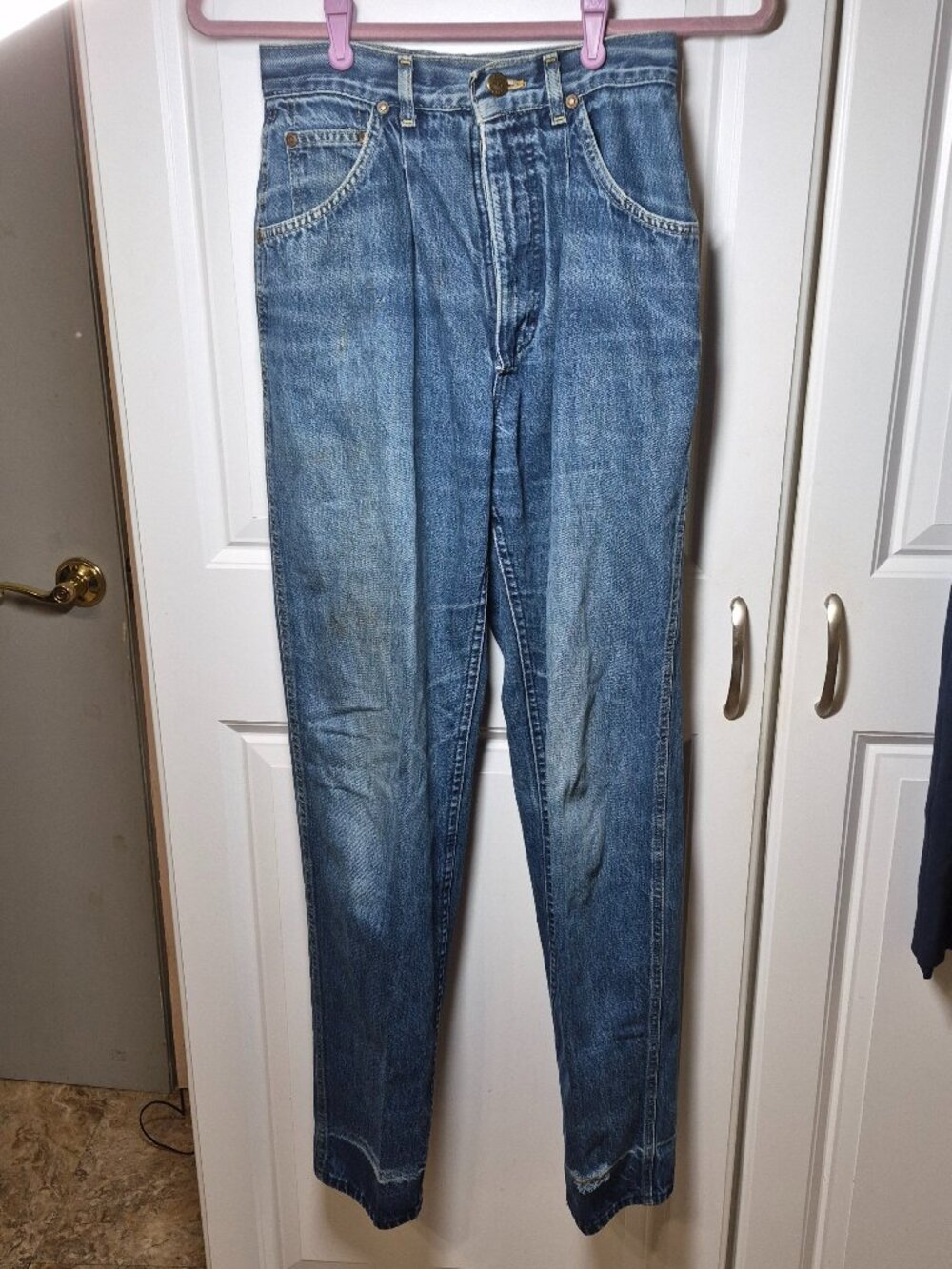 1985 Lee Mom Jeans highly sought-after naturally aged aesthetic Size 9 Pleated